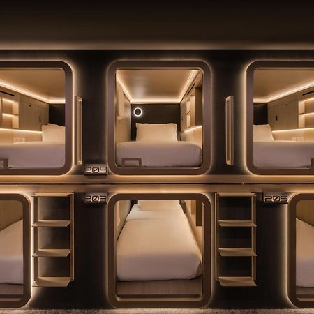 Cube Social Boutique Capsule Hotel At Boat Quay Сингапур Экстерьер фото