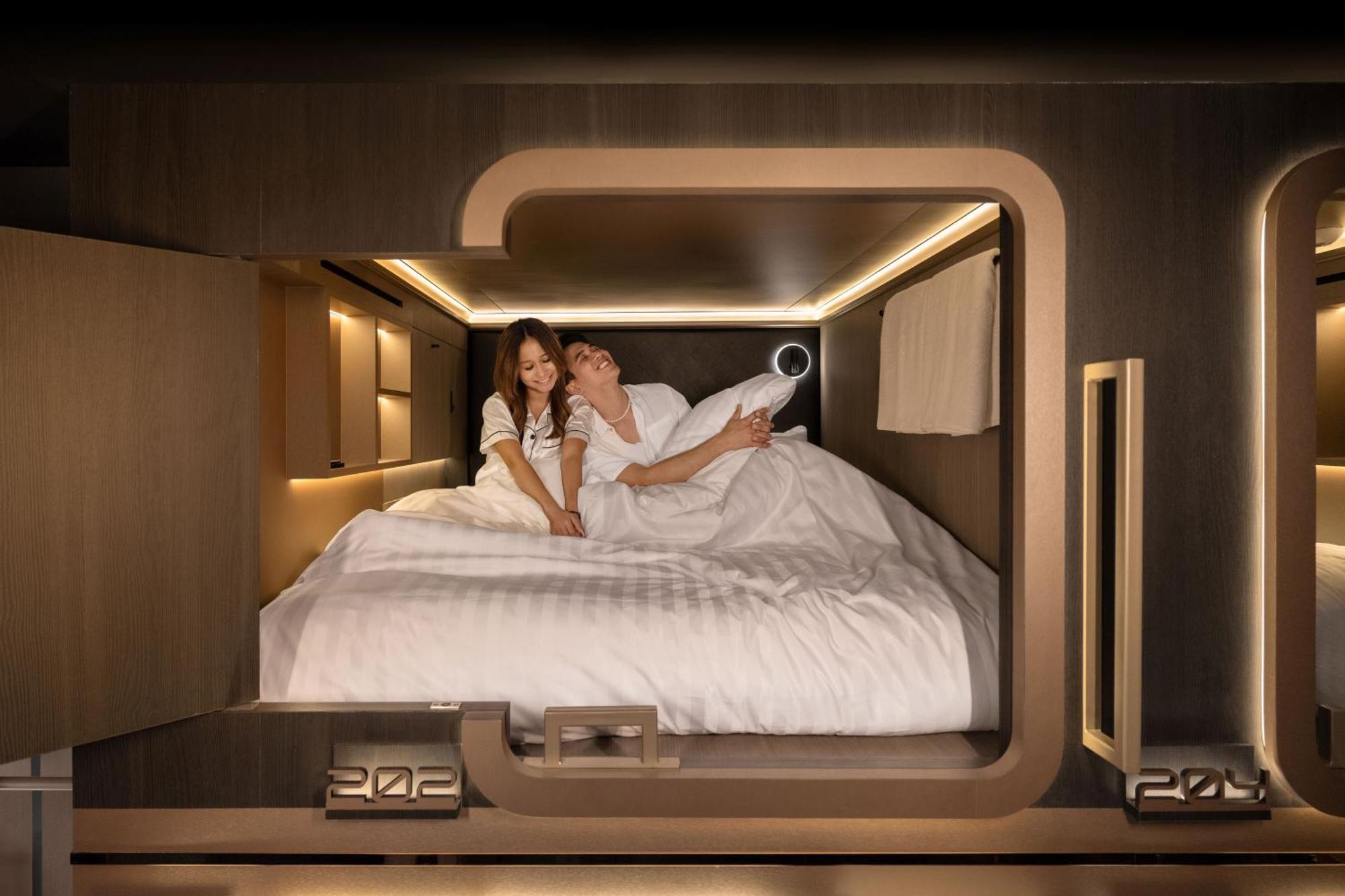Cube Social Boutique Capsule Hotel At Boat Quay Сингапур Экстерьер фото