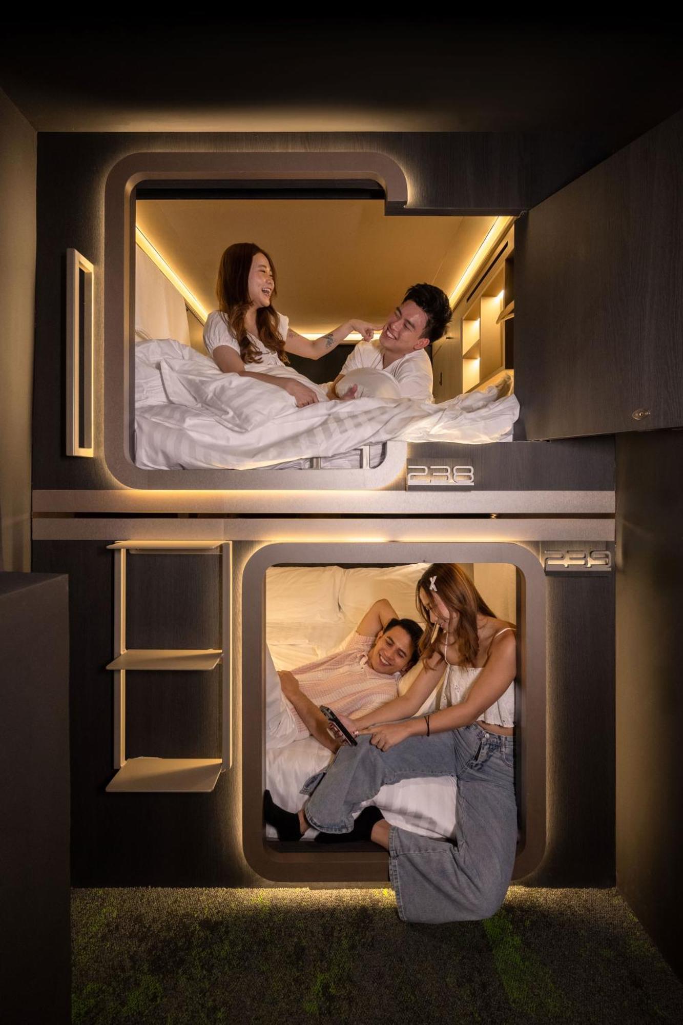 Cube Social Boutique Capsule Hotel At Boat Quay Сингапур Экстерьер фото