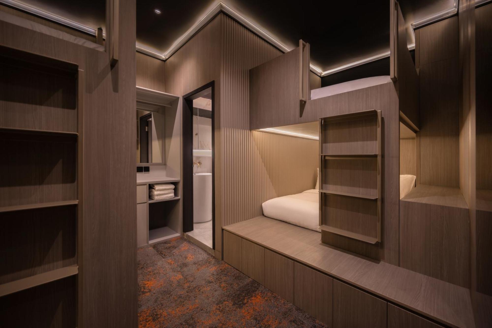 Cube Social Boutique Capsule Hotel At Boat Quay Сингапур Экстерьер фото