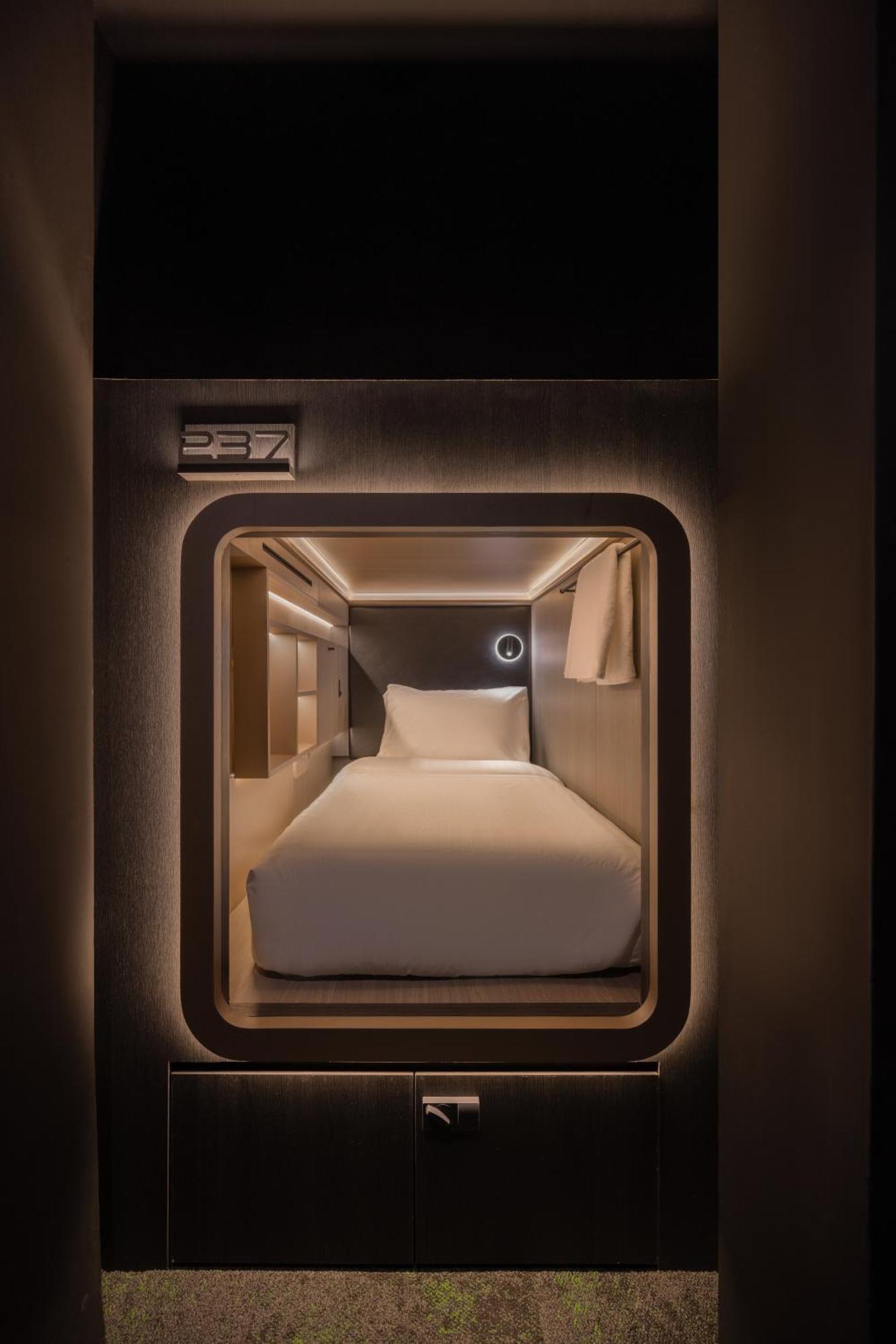 Cube Social Boutique Capsule Hotel At Boat Quay Сингапур Экстерьер фото