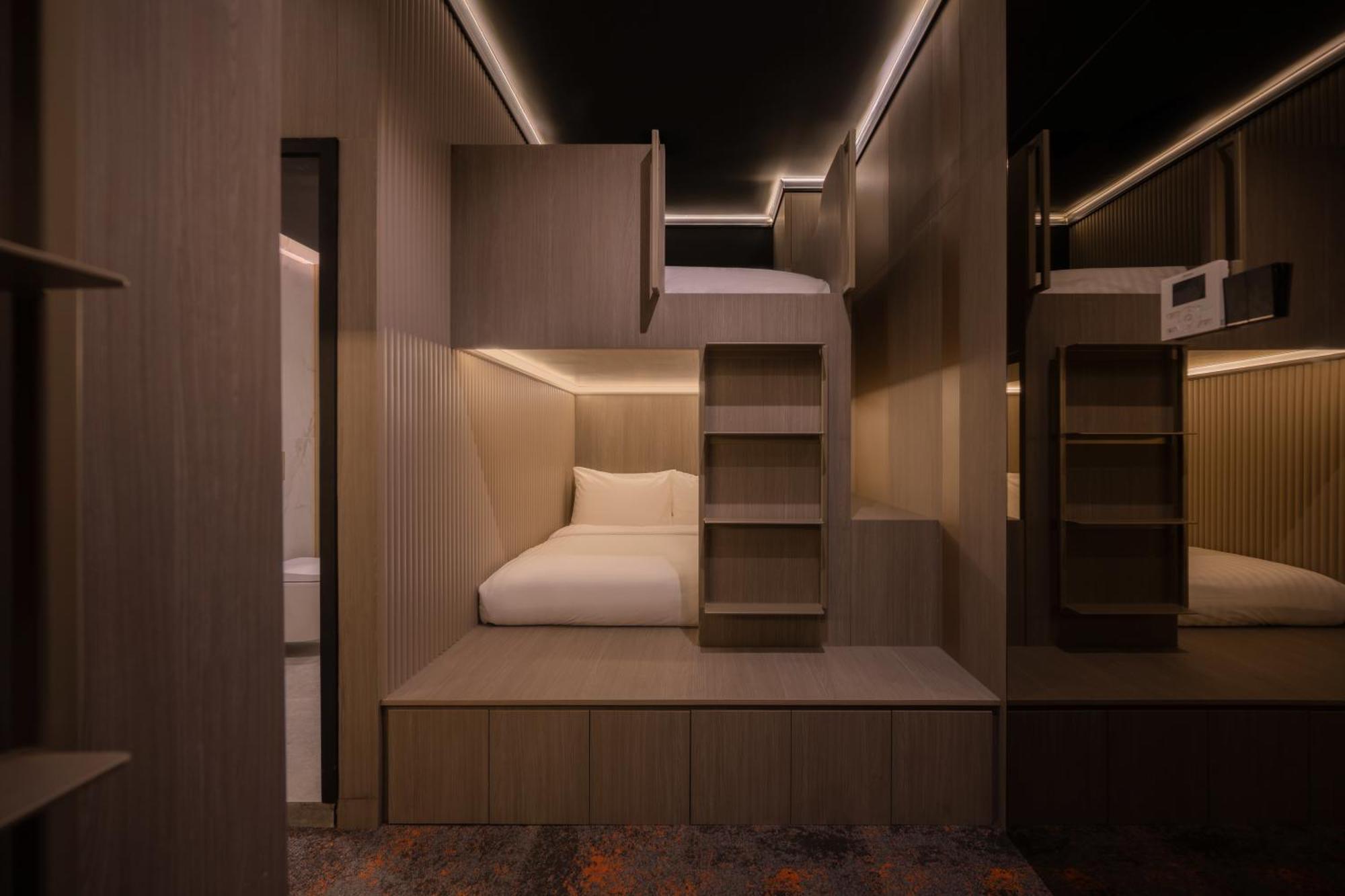 Cube Social Boutique Capsule Hotel At Boat Quay Сингапур Экстерьер фото