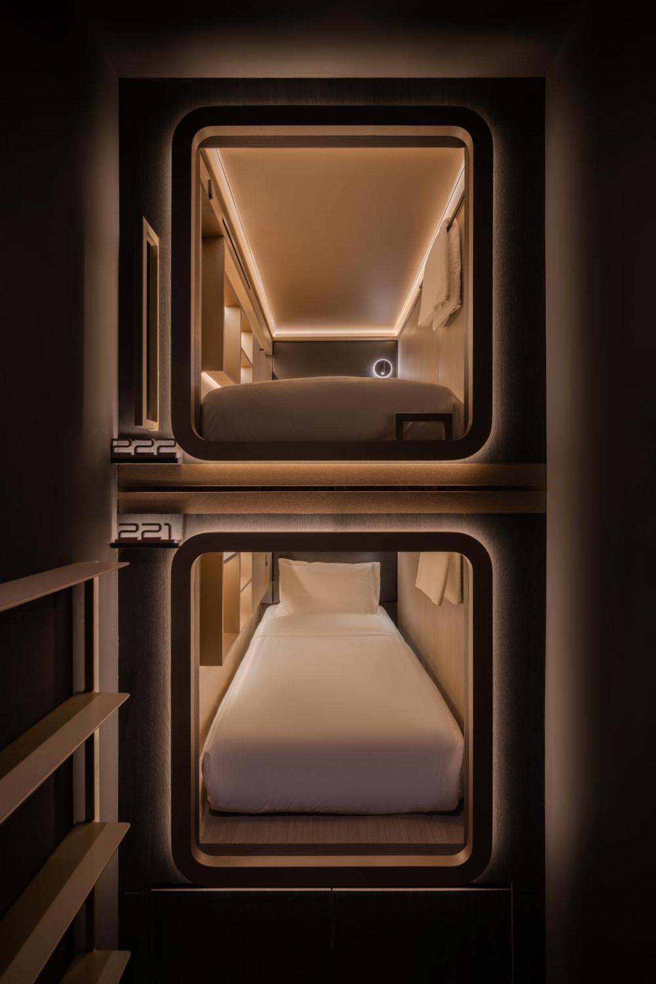 Cube Social Boutique Capsule Hotel At Boat Quay Сингапур Экстерьер фото